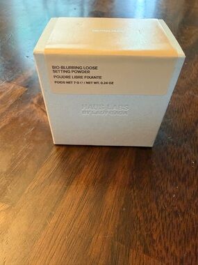 Haus Labs By Lady Gaga Bio-Blurring Loose Setting Powder- neutral peach